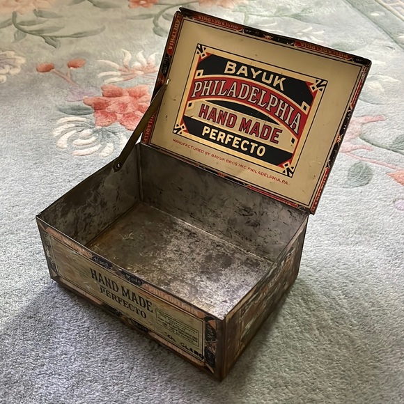 Philadelphia handmade, perfecto tin - Picture 1 of 4